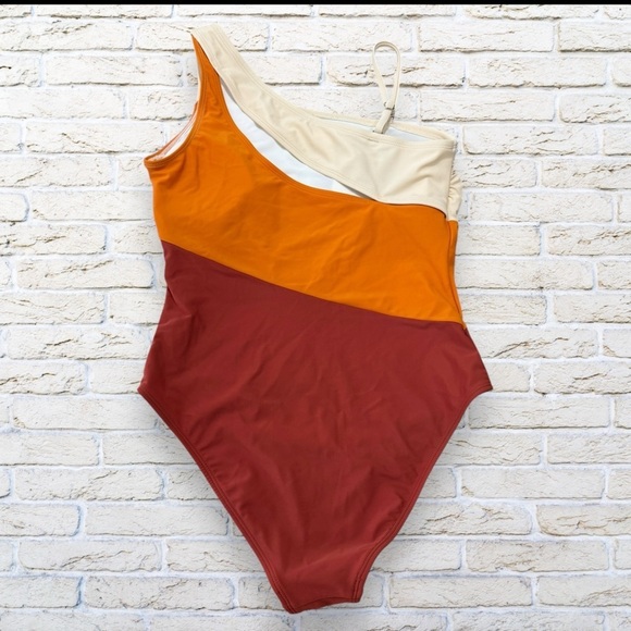 NWT CUPSHE Color Block One Piece
Swimsuit Shirred Off Shoulder Bathing Suit SM - Picture 5 of 5
